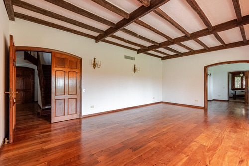 Maravillosa Casa En El Casco Historico De San Isidro Con Vista Al Rio, Lote Soñado De 2.310m2.