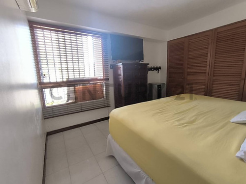 Hermoso Apartamento Ubicado En Una Zona Tranquila Y Segura De La Ciudad