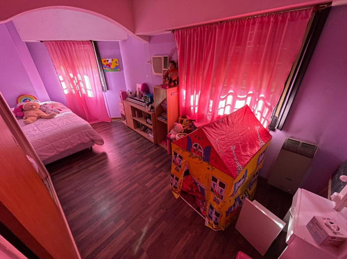 Imagen 6 de 13 de En Venta | Importante Propiedad De 2 Pisos Con Pileta En Moreno Sur | A Pocas Cuadras De La Estacion Y Del Centro Comercial