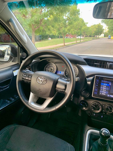 Toyota Hilux 2.8 Cd Sr 177cv 4x4 2016