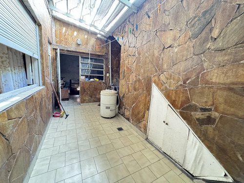 Venta - Casa Interna De Tres Dormitorios Con Patio. Rosario, Barrio Luis Agote