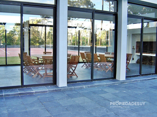 Apartamento En Venta De Un Dormitorio- Ref: 825