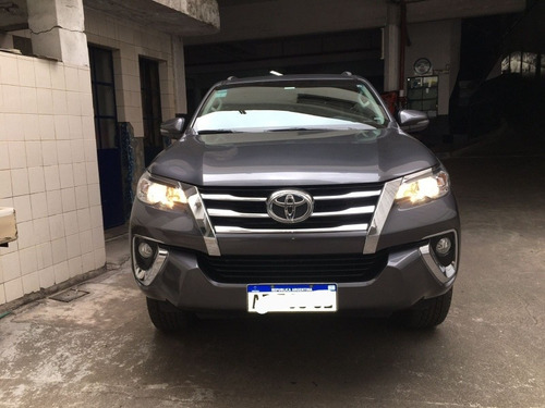 Imagen 8 de 9 de Toyota Hilux Sw4 2019 Sr