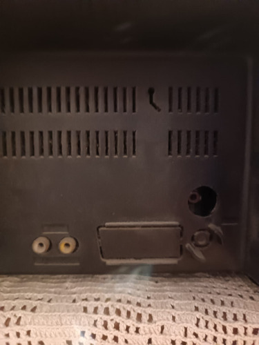 Televisor Akio 53tc92 De 19 Pulgadas Con Control Remoto (Usado)