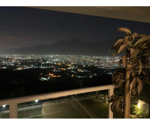 Cgi+ Vende Apartamento En El Alto Hatillo, Caracas 