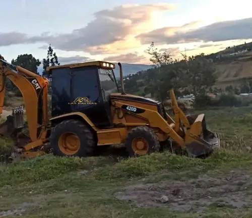 Retroexcavadora Caterpillar 420 D Modelo 2006
