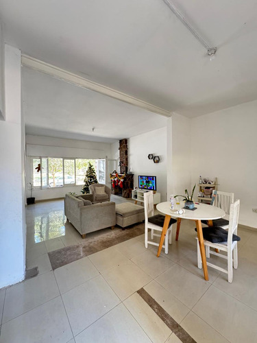 Lote / Terreno En Venta Frente A Plaza Jeronimo Del Barco, Rinde 1260 M2