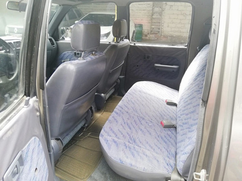 Imagen 9 de 12 de Toyota Hilux 2005 2.4l 4x2