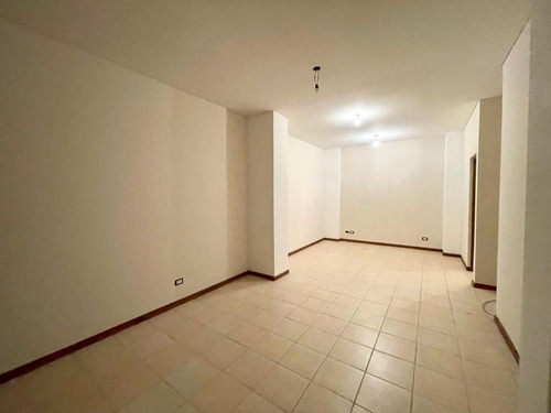 Imagen 4 de 13 de Venta · Deposito/oficina En Galería La Comedia