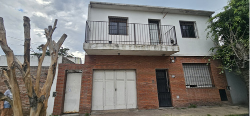 Casa En Venta Castelar Sur.