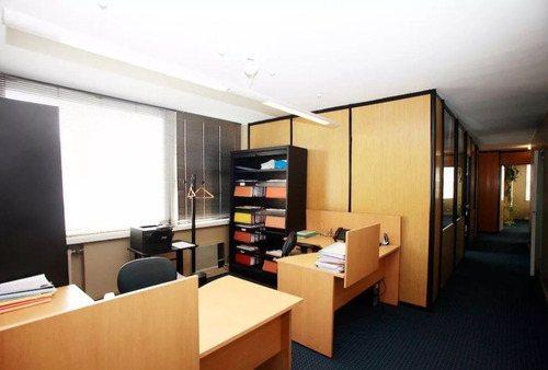 Av Rivadavia 700 Monserrat Oficina U$170.000
