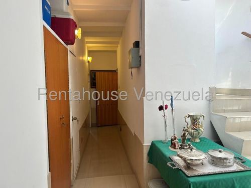 Se Vende Casa Para Remodelar ,de 3 Niveles ,ubicada En San Bernardino 25-17282