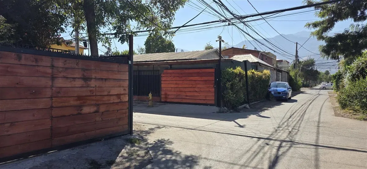 Imagen 2 de 19 de Casa En Venta De 3 Dorm. Y 2 Estacionamientos / Ñuñoa