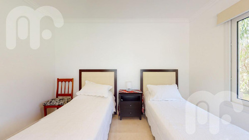 Venta Casa De 5 Dormitorios En Miralagos