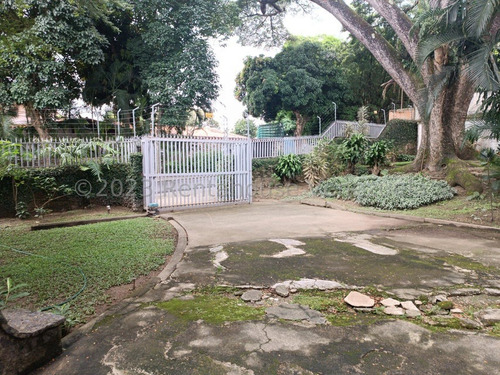 Casa En Venta En Country Club Caracas Para Remodelar Pozo De Agua Chacao Caracas Casas Angela Tochon 2000 Metros Terreno