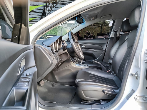 Imagem 9 de 15 de Chevrolet Cruze 1.8 Lt 16v 2016