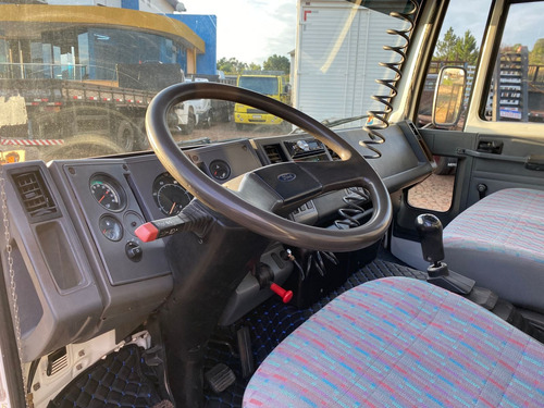 Cargo 815 4x2 Carroceria