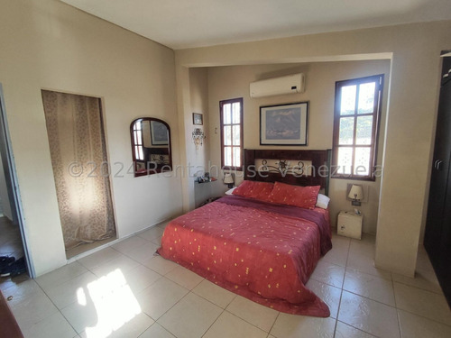 José Trivero Vende Hermosa Casa Ubicada En Excelente Zona De Cabudare, Cuenta Con Tanque Subterraneo