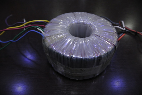 Imagem 1 de 5 de Transformador Toroidal Para Amplificador 14cm X 7cm