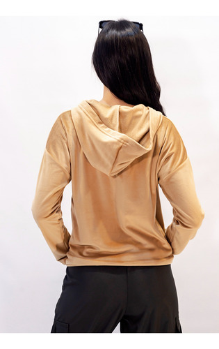 Campera Plush Con Capucha Bolsillos Liviana Invierno