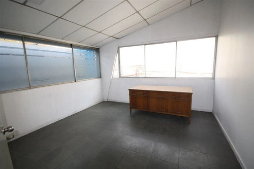 Bodega Con Oficinas En Recinto Logístico Del Sector De Macul