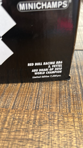 F1 Red Bull 1:18 S Vettel Campeon 2010 Minichamps Abu Dhabi Azul (Usado)