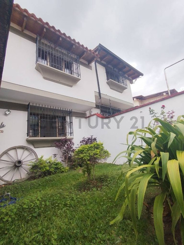 En Venta O Alquiler Bonita Casa De Dos Niveles En La Urb. Miranda
