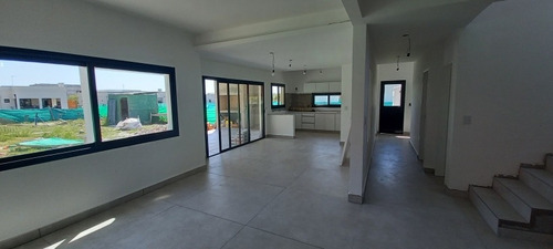 Imagen 3 de 12 de Santa Elena -pilar El Este ,con O Sin Pileta Excelente Casa
