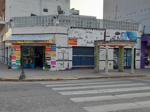 Local Pleno Centro Comercial Catan, Independencia Parada De Colectivos En Puerta