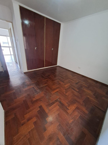 Departamento En Venta 2 Dormitorios Con Balcón. Centro. Sobre Vélez Sarfield