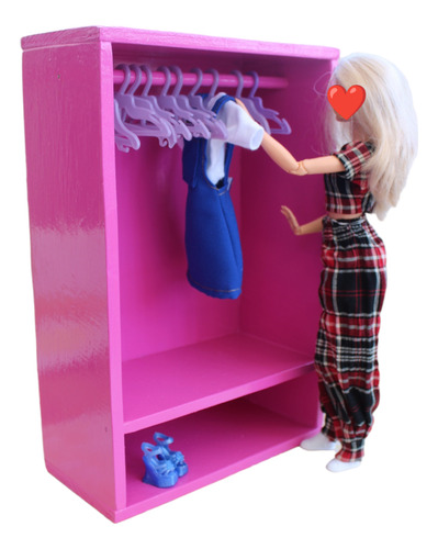 Closet Artesanal Escala 1/6 C/ganchitos Y Ropa Para Muñecas