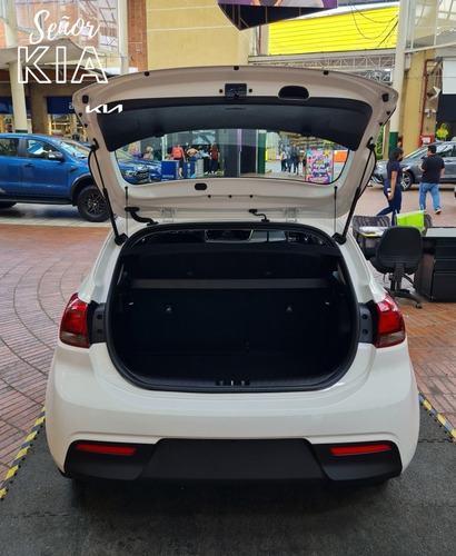 Imagen 13 de 25 de Kia Rio Hatchback Vibrant Mecanico 2023