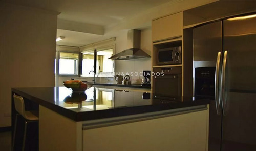 Venta De Apartamento 3 Dormitorios, Torre Lobos, Punta Del Este
