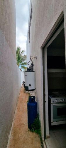 Casa En Renta En Las Americas. 3 Recamaras, 1 Baño Y Medio, Cochera Techada.