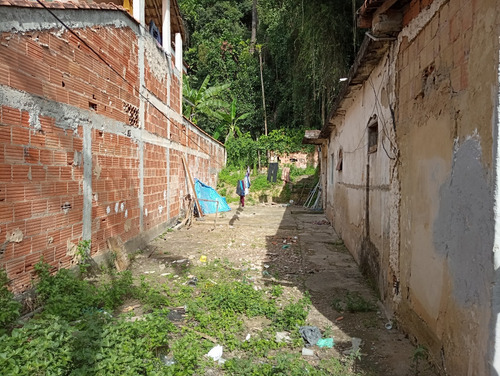 Vendo Terreno Com 360 M² Com Construção Antiga