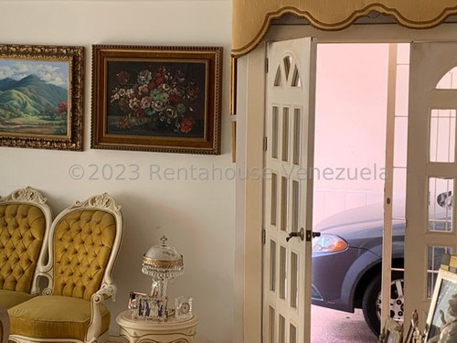 Casa En Venta En La Urbanización El Marques Yc #24-29073