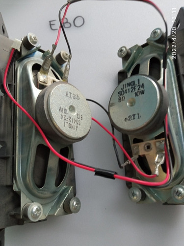 Bocinas Para Tv Emerson Lc260em2 A Serie 057 (Usado)