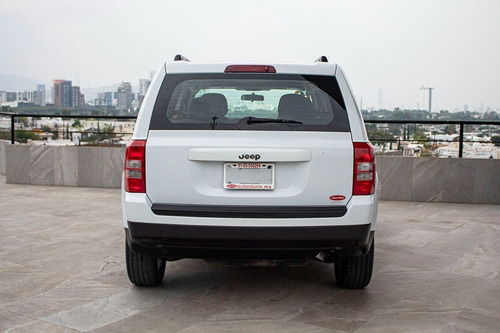 Imagen 5 de 9 de Jeep Patriot Sport 2016