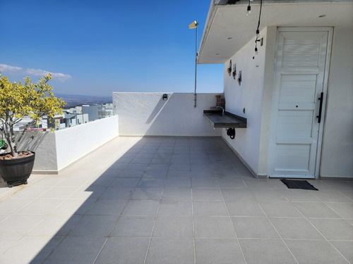Casa En Venta Con Espacios Amplios (trato Directo)