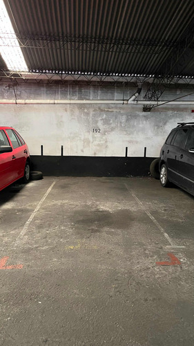 Alquilo Cochera Para Auto En Almagro Rivadavia 3500 Sin Exp.