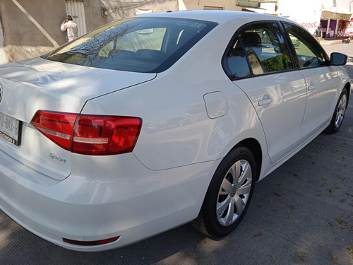 Volkswagen Jetta 2.0 L4 At 113 hp