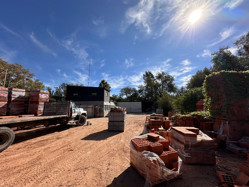 Alquilo Local Comercial Con Terreno