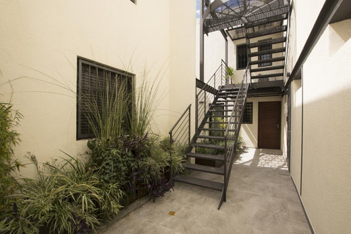 Venta De Apartamento Dúplex De 2 Dormitorios En Centro