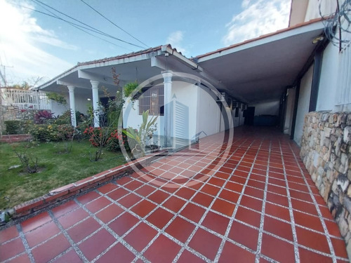 Se Vende Amplia Casa Ubicado En La Urb Mendoza, 007jsc