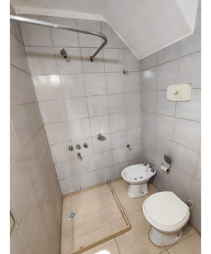 Ph En Venta. Casa De Pasillo. Un Dormitorio.