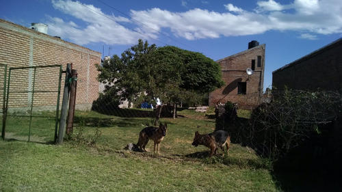 # Pcia De San Luis # Vendo #.sobre Avenida Principal.
