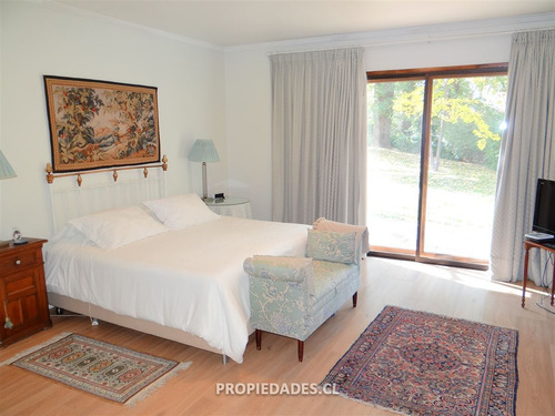 Casa En Venta De 4 Dorm. En Las Condes