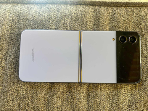 Samsung Galaxy Z Flip 4 (Usado)