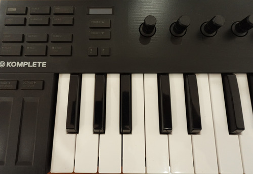 Native Instruments Komplete Kontrol M32 Teclado Controlador (Usado)