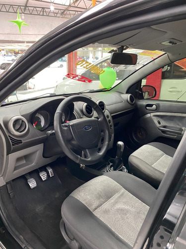 Imagem 2 de 11 de Ford Fiesta 1.0 Sedan Completo